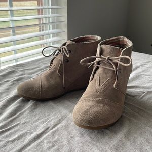 Tan Toms Boots Size 10